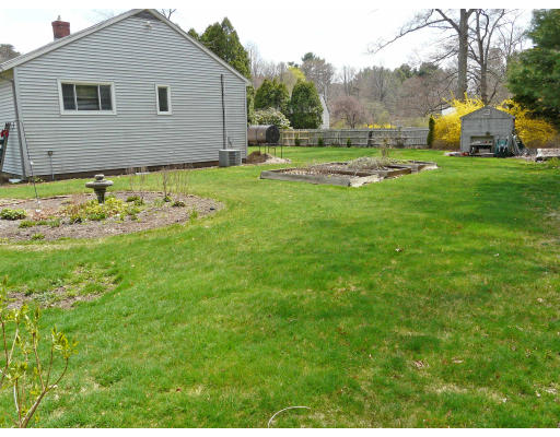 13 Walker Road Manchester, MA 01944 - Photo 5 of 17 Gallery Image 5