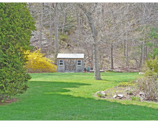 13 Walker Road Manchester, MA 01944 - Photo 7 of 17 Gallery Image 7