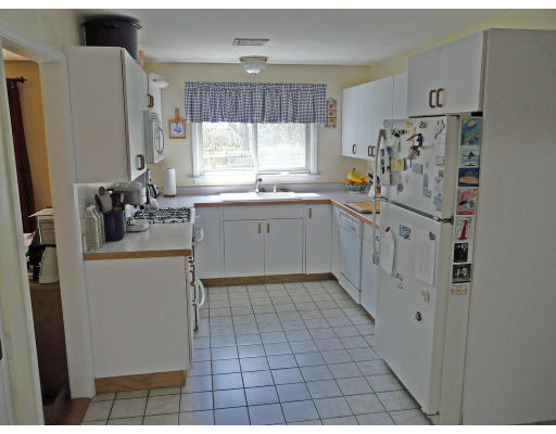 13 Walker Road Manchester, MA 01944 - Photo 10 of 17 Gallery Image 10