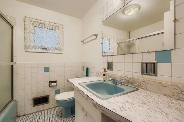 $339,900 | 9413 Meadow Lane, Des Plaines, IL 60016