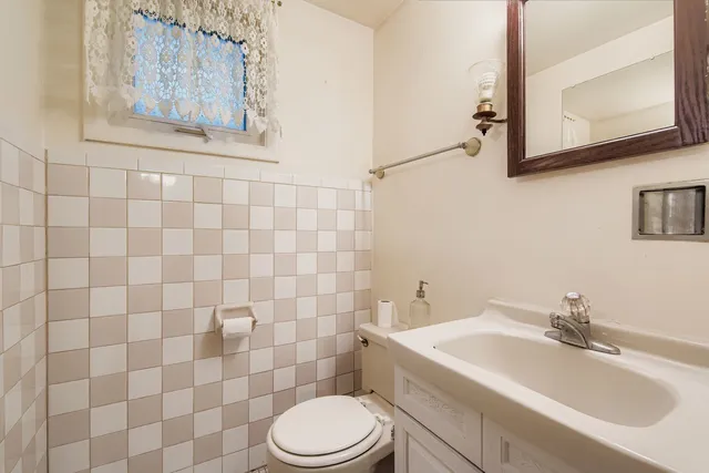 $339,900 | 9413 Meadow Lane, Des Plaines, IL 60016