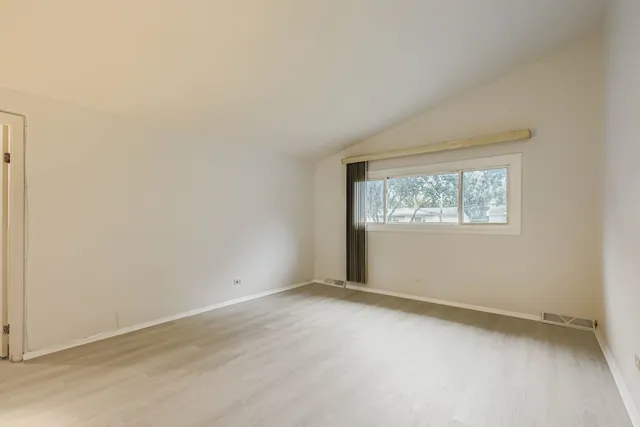 $339,900 | 9413 Meadow Lane, Des Plaines, IL 60016