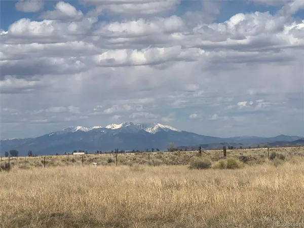 a view of an outdoor of and back yard
