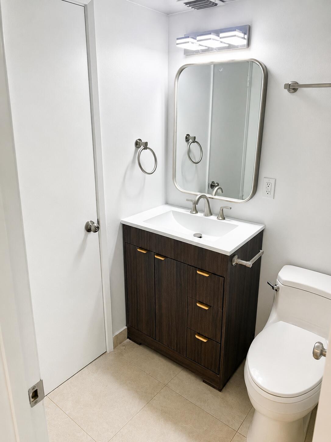 1505 North Riverside Drive, Unit 1002 Pompano Beach, FL 33062 - Photo 26 of 32 Second bath