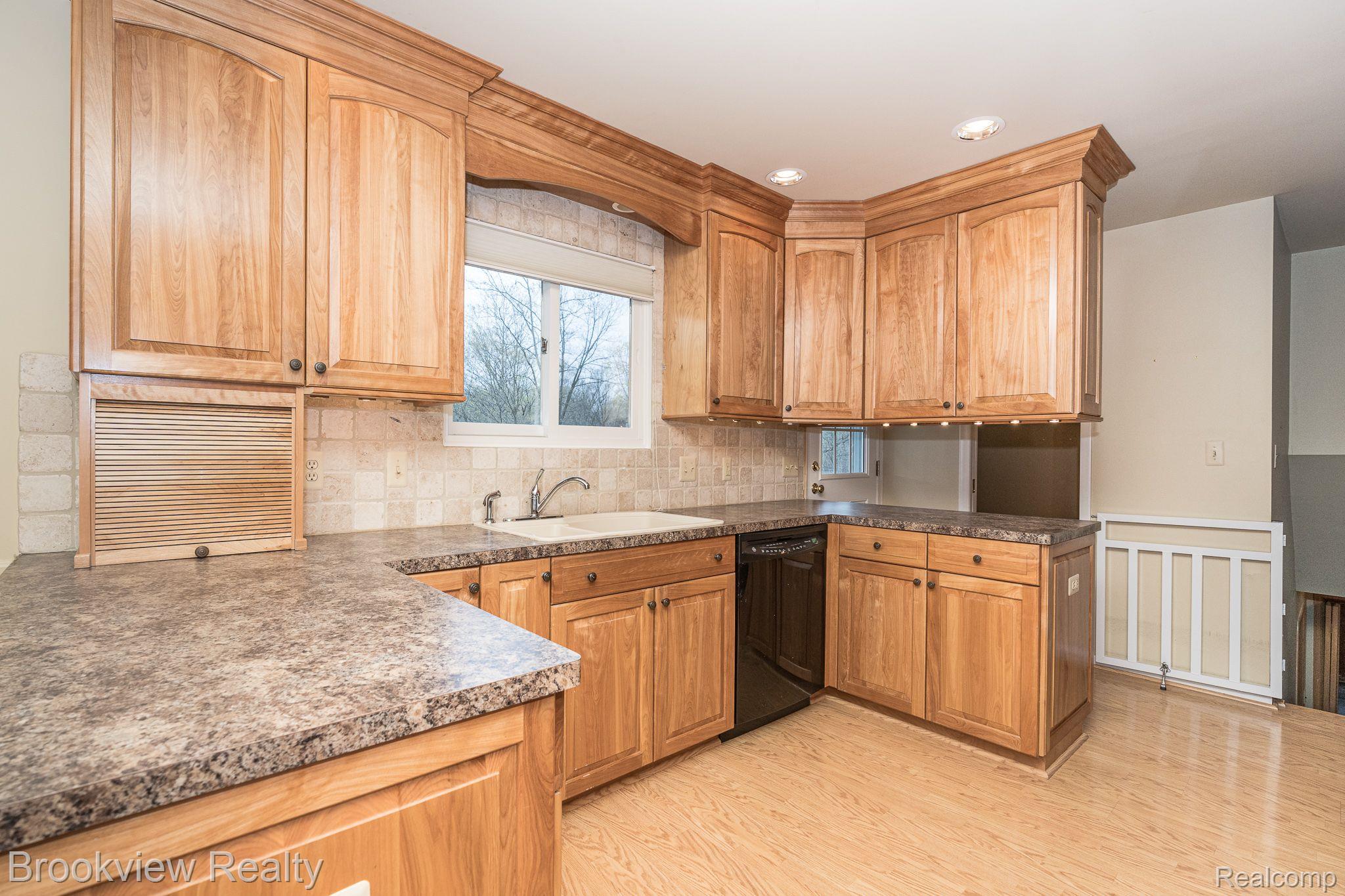 635 South Fieldstone Drive Rochester, MI 48309 - Photo 8 of 21 Gallery Image 8
