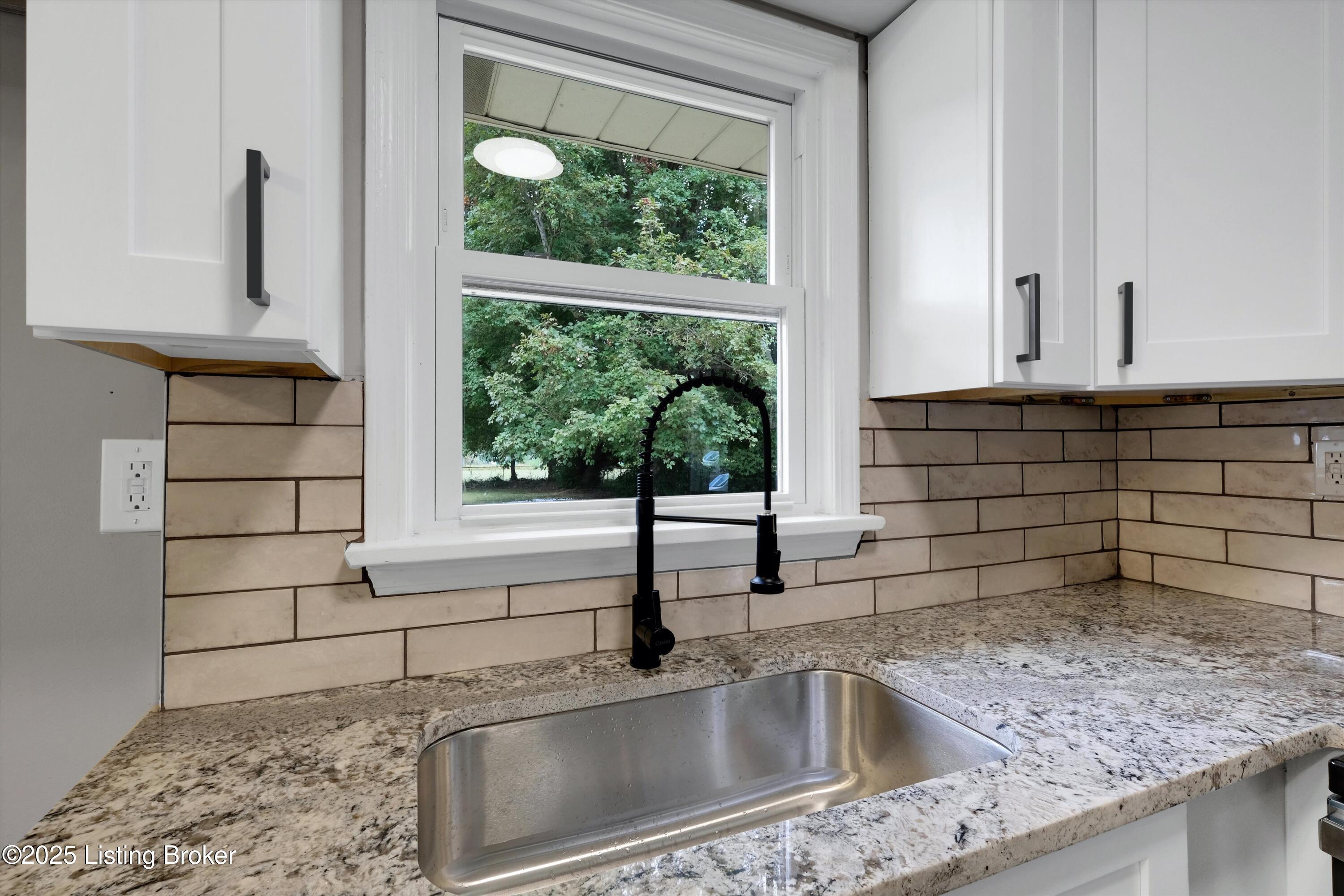 6509 Delton Road Louisville, KY 40258 - Photo 14 of 35 Tiled backsplash
