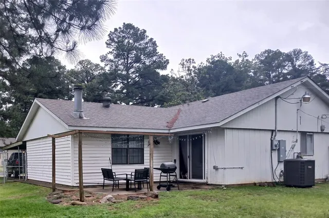 a view of a patio in backyard