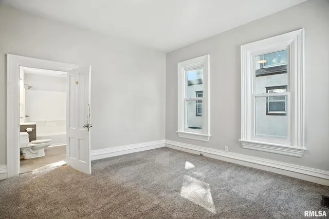 $124,900 | 325 Kirkwood Boulevard, Davenport, IA 52803