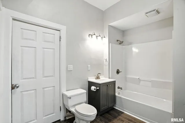 $124,900 | 325 Kirkwood Boulevard, Davenport, IA 52803