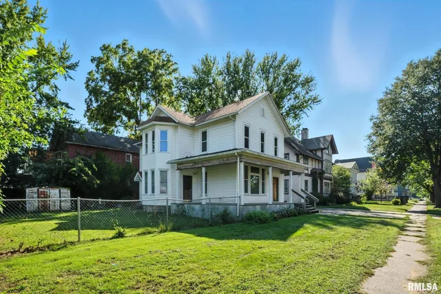 $124,900 | 325 Kirkwood Boulevard, Davenport, IA 52803