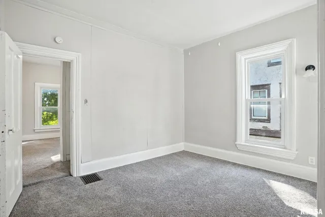 $124,900 | 325 Kirkwood Boulevard, Davenport, IA 52803