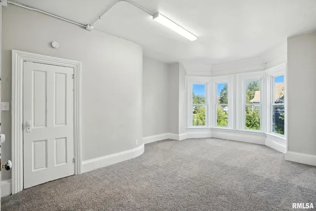 $124,900 | 325 Kirkwood Boulevard, Davenport, IA 52803