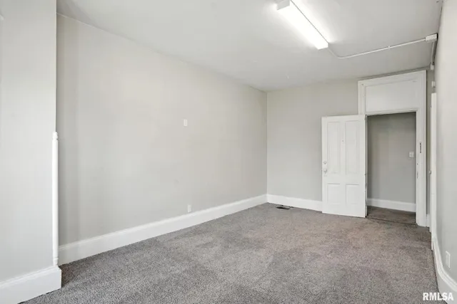 $124,900 | 325 Kirkwood Boulevard, Davenport, IA 52803