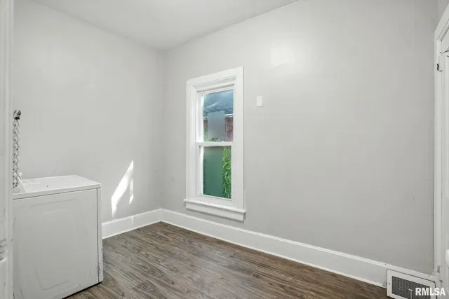 $124,900 | 325 Kirkwood Boulevard, Davenport, IA 52803