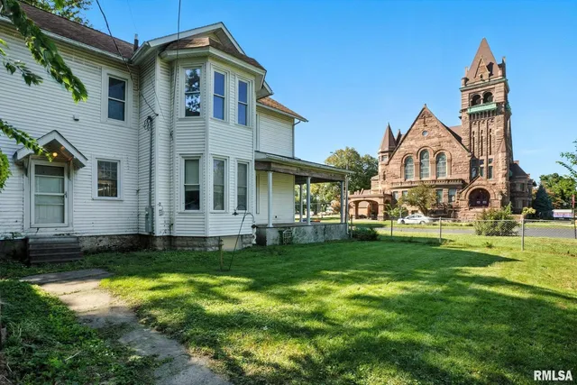 $124,900 | 325 Kirkwood Boulevard, Davenport, IA 52803