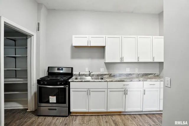 $124,900 | 325 Kirkwood Boulevard, Davenport, IA 52803