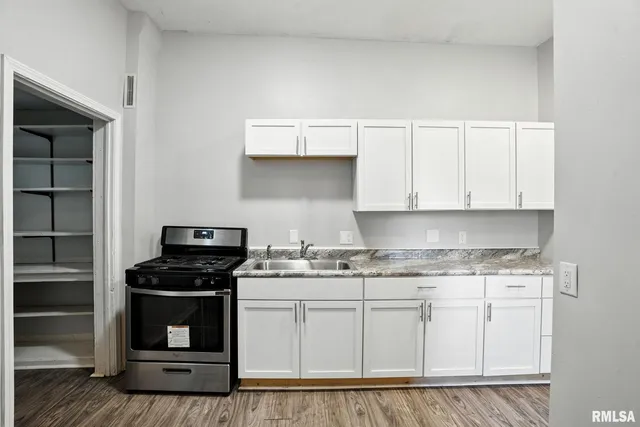 $124,900 | 325 Kirkwood Boulevard, Davenport, IA 52803