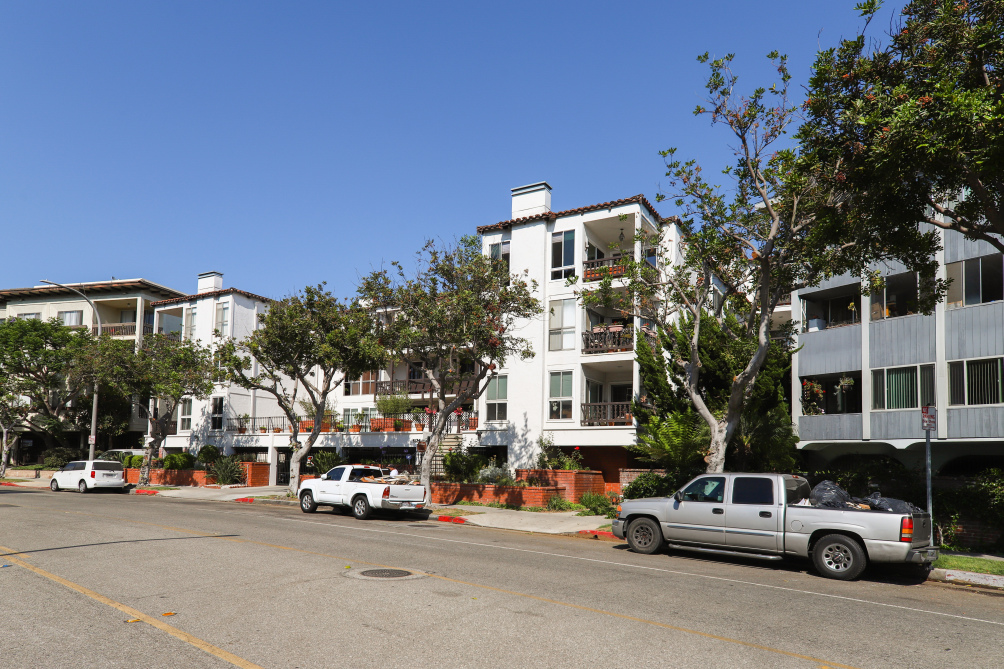 The Seville 6124 Buckingham Pkwy, Culver City, CA 90230 - Photo 3 of 4