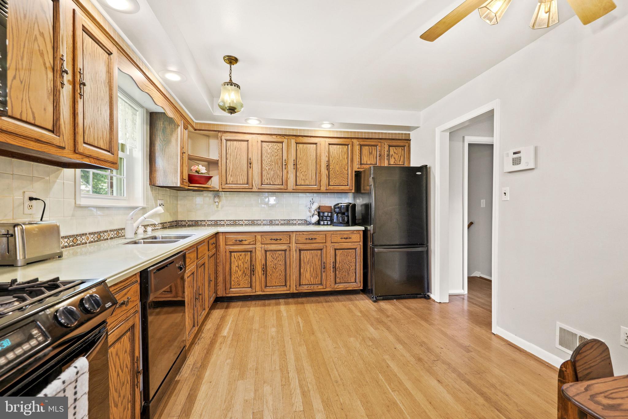 3804 Briars Road Olney, MD 20832 - Photo 11 of 31 Kitchen