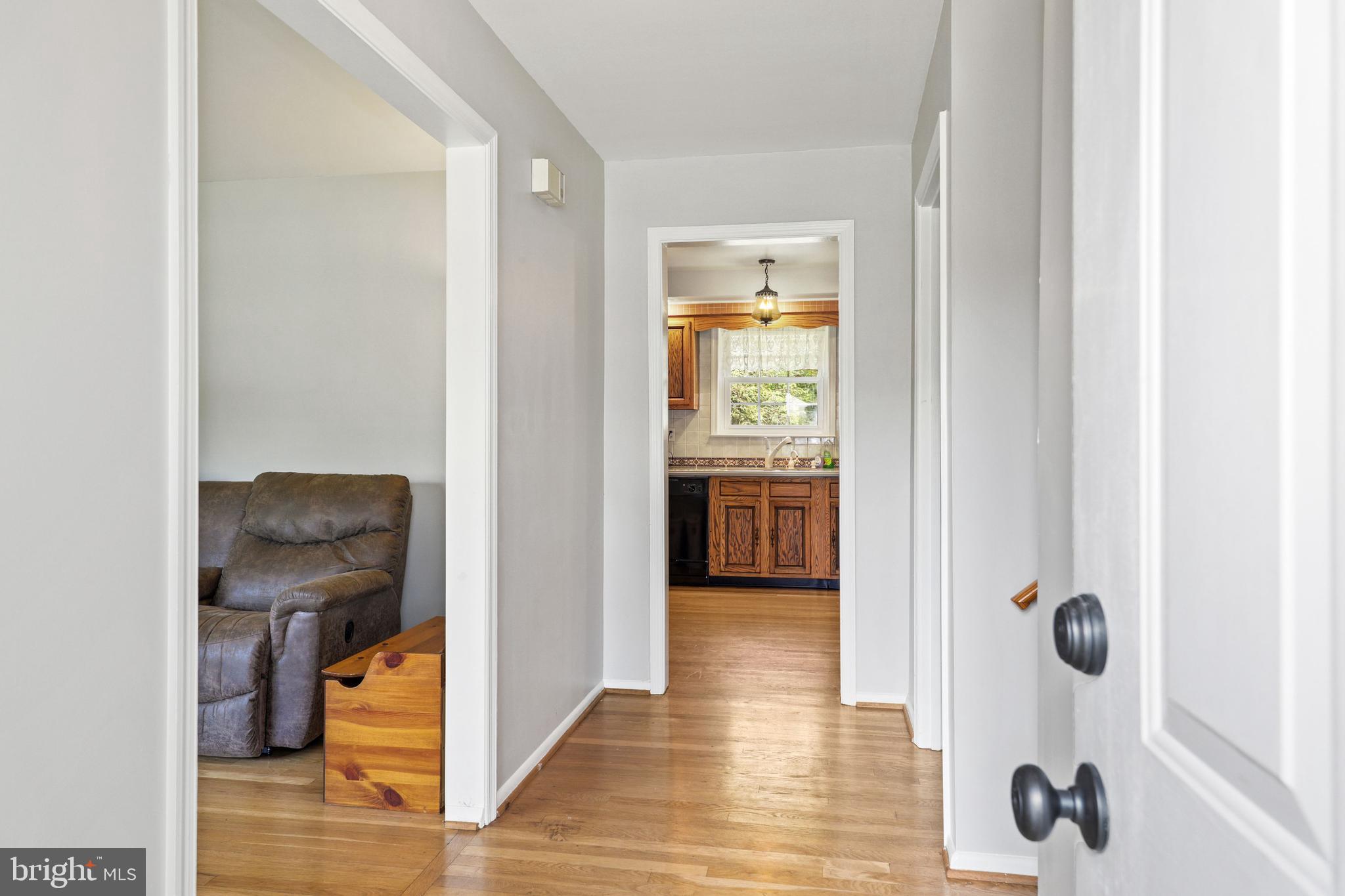 3804 Briars Road Olney, MD 20832 - Photo 5 of 31 Foyer