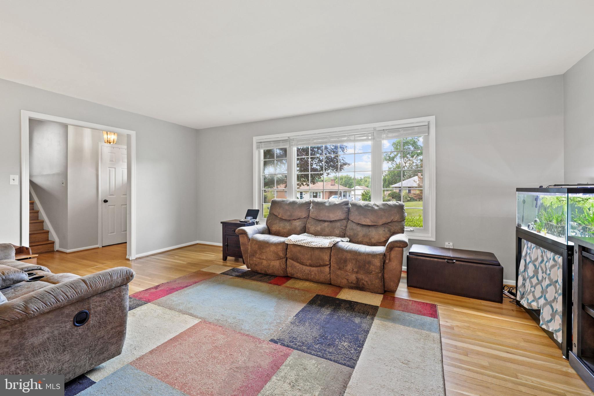 3804 Briars Road Olney, MD 20832 - Photo 7 of 31 Living Room