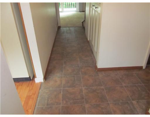515 Hunters Path Road Bridgeville, PA 15017 - Photo 4 of 15 Entry/Foyer.
