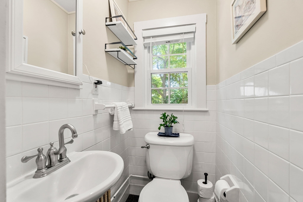 4 Daniels Street Lexington, MA 02421 - Photo 13 of 40