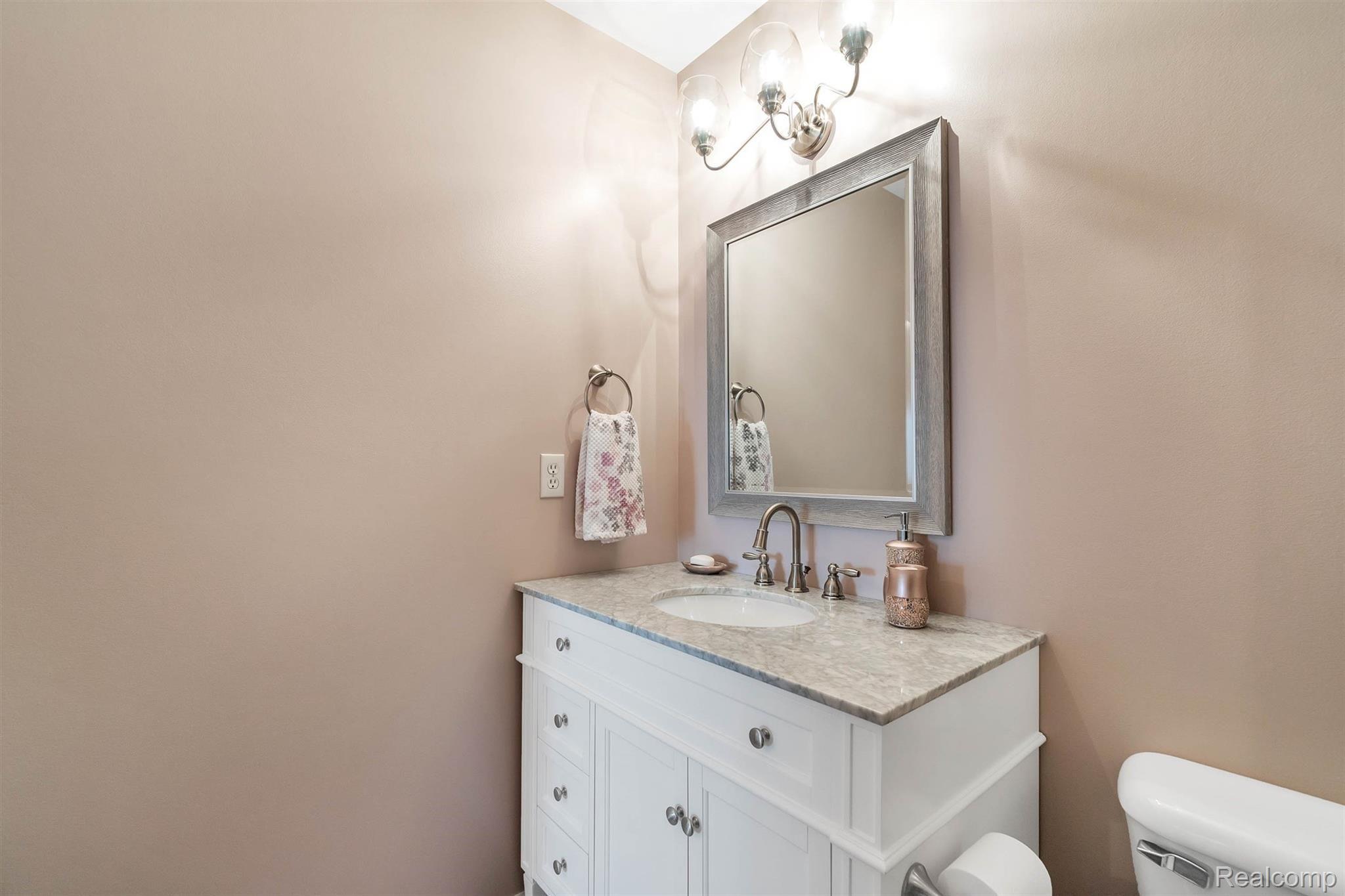 4268 Hampton Ridge Boulevard, Unit 168 Howell, MI 48843 - Photo 20 of 25 20-4268 Hampton Ridge Blvde-WindowS.jpg