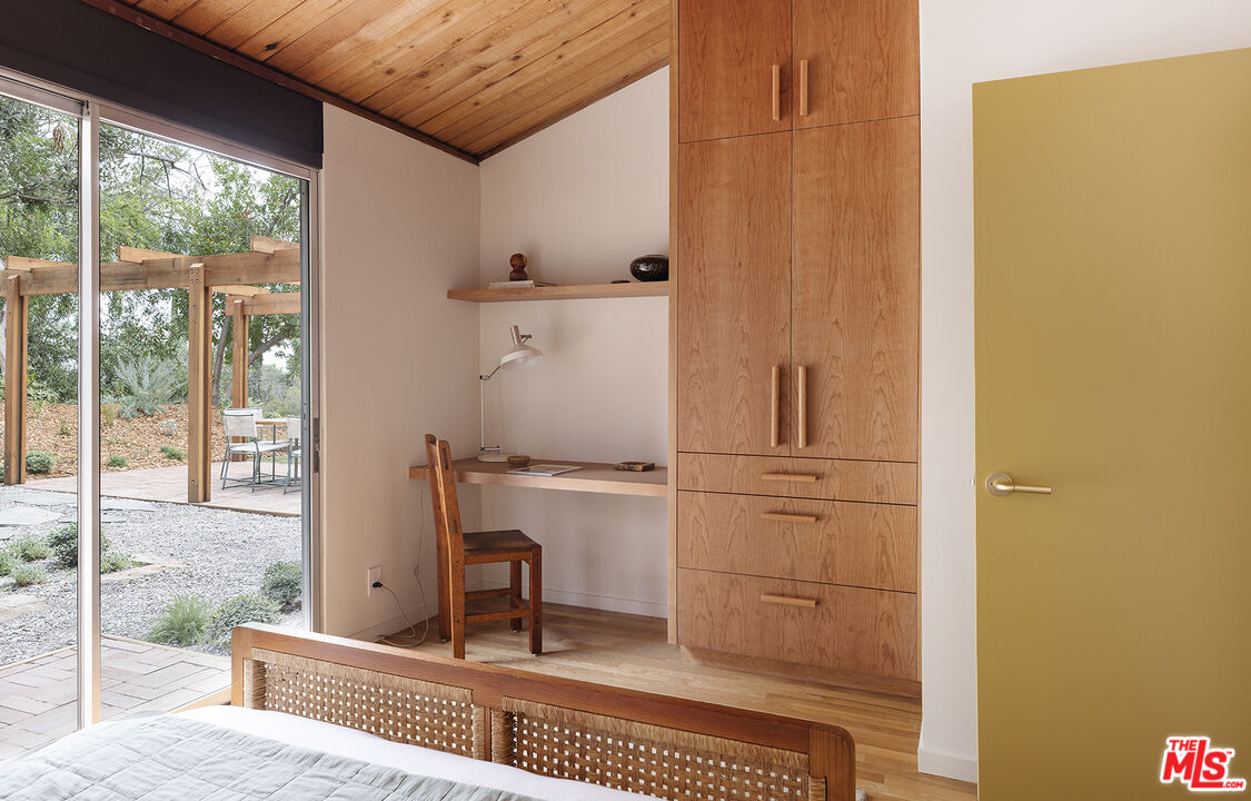 390 North San Rafael Avenue Pasadena, CA 91105 - Photo 20 of 39 view of living room with furniture
