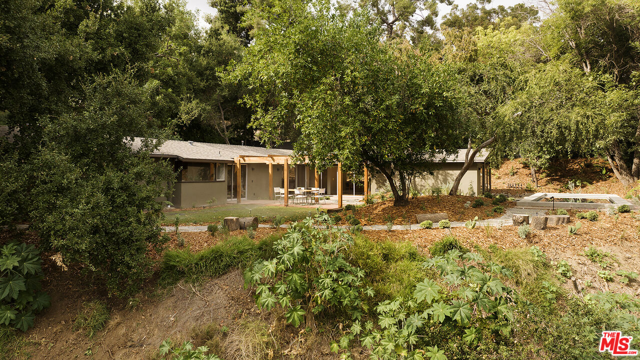 390 North San Rafael Avenue Pasadena, CA 91105 - Photo 35 of 39 a front view of a house with a yard