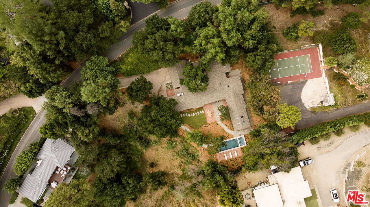 390 North San Rafael Avenue Pasadena, CA 91105 - Photo 36 of 39 an aerial view of residential houses with outdoor space