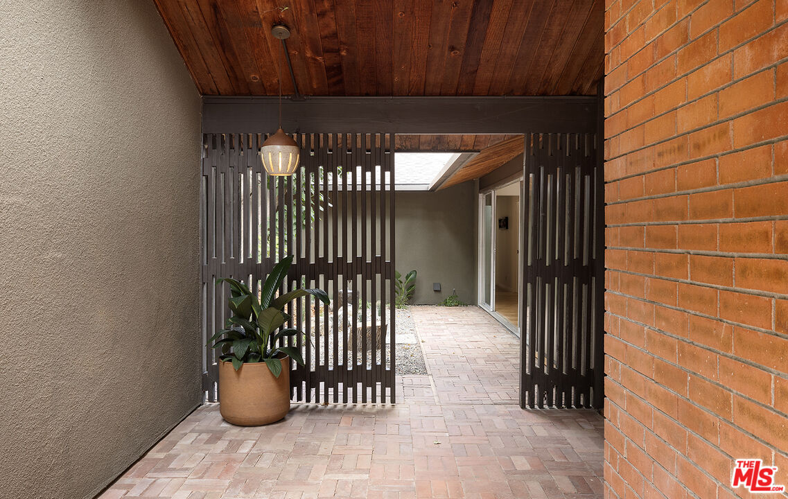 390 North San Rafael Avenue Pasadena, CA 91105 - Photo 39 of 39 a view of a porch