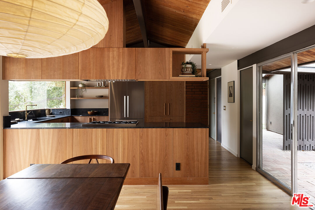 390 North San Rafael Avenue Pasadena, CA 91105 - Photo 7 of 39 an empty room with wooden floor