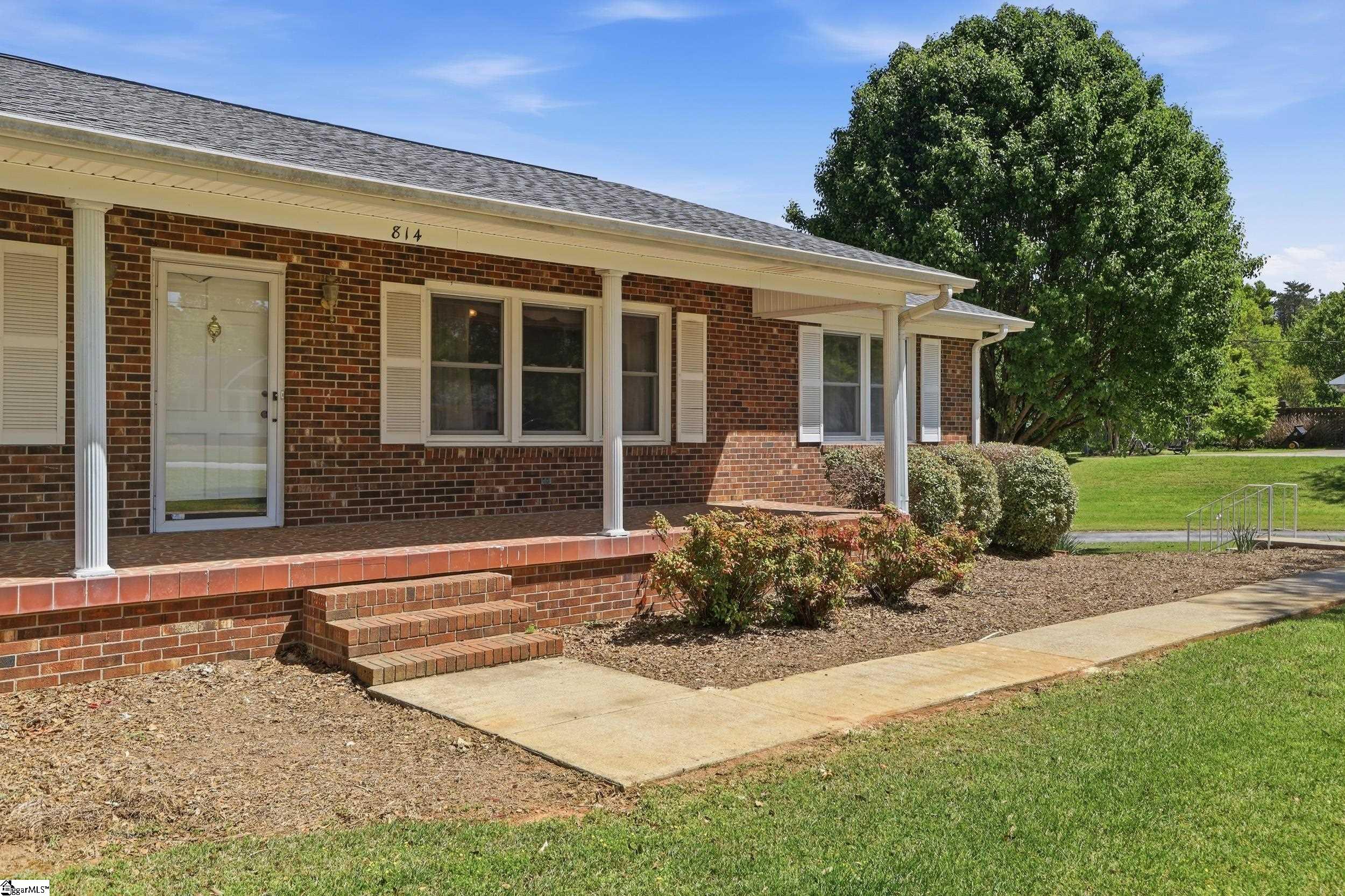 814 Mountain View Court Greer, SC 29651 - Photo 2 of 43