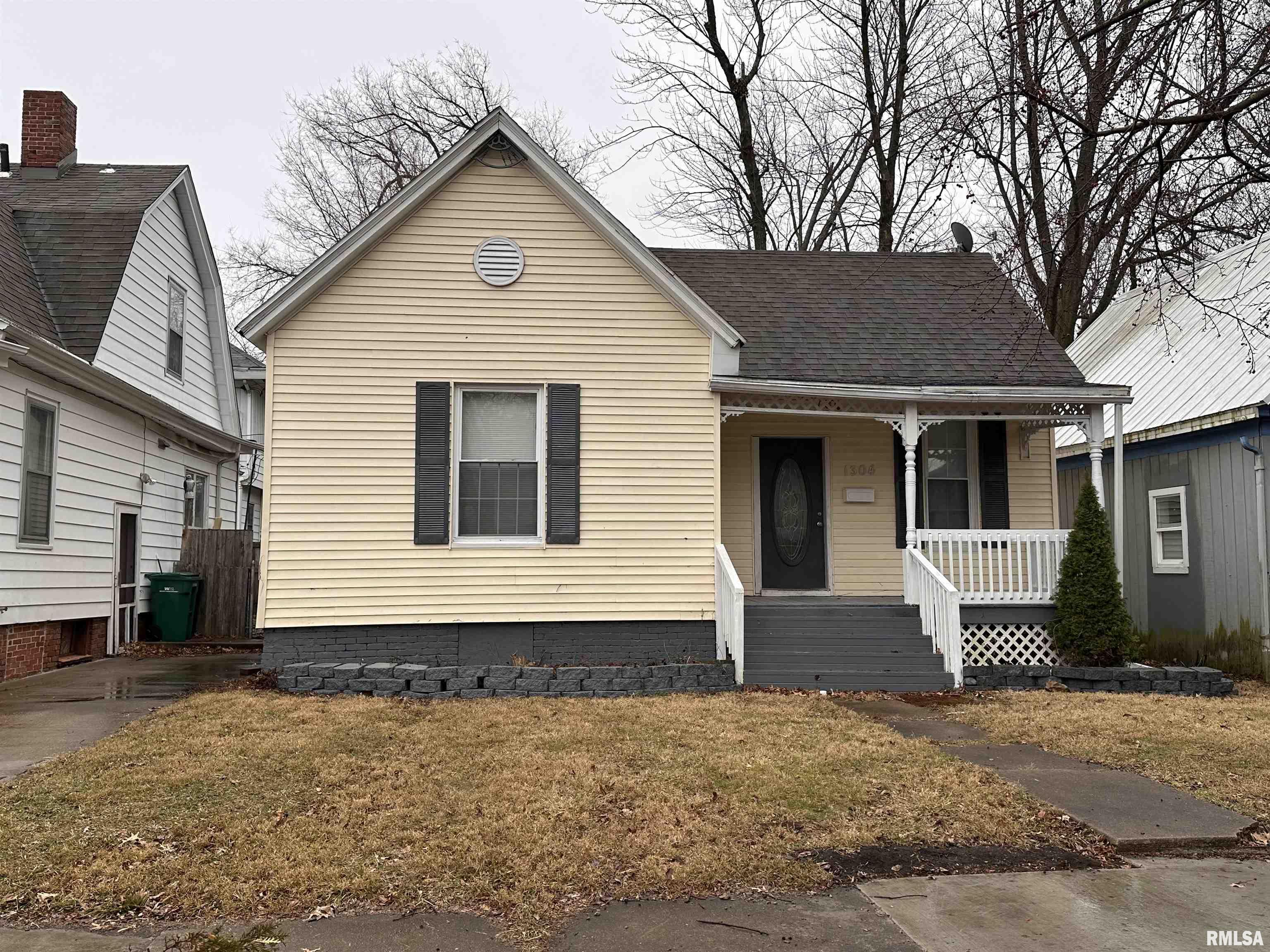 1304 South Walnut Street Springfield, IL 62704 - Photo 1 of 10