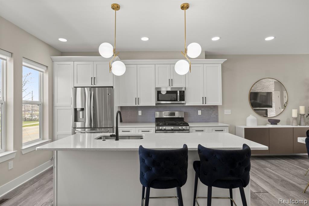 2913 East Square Lake Road Troy, MI 48085 - Photo 14 of 40