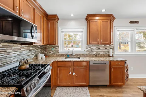 $480,000 | 392 Suburban Drive, Toms River, NJ 08753