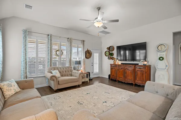 $2,700 | 2040 Market, Schertz, TX 78154