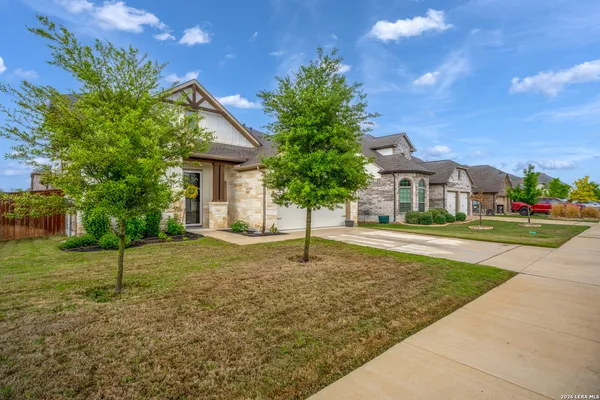$2,700 | 2040 Market, Schertz, TX 78154