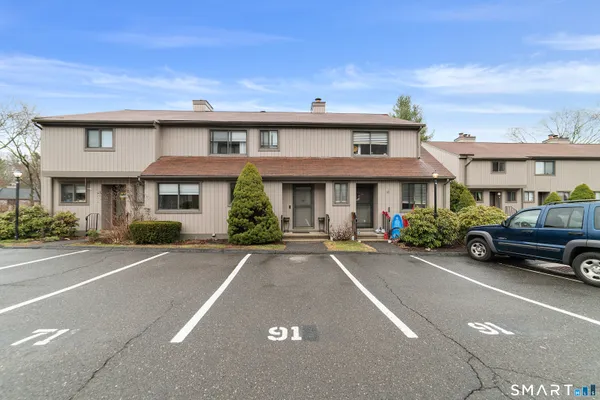 $325,000 | 91 Dorchester Court, Unit 91, Beacon Falls, CT 06403