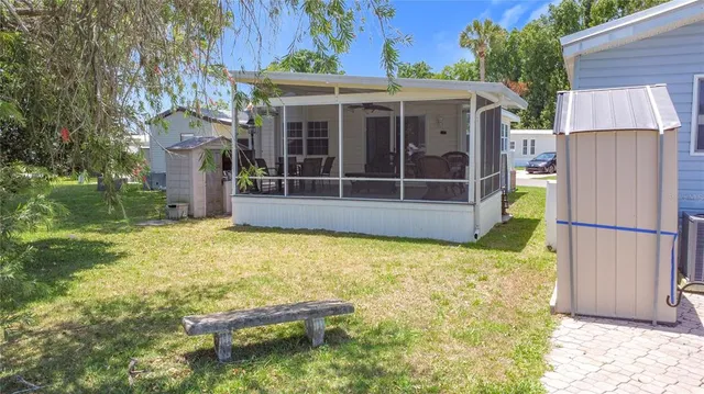 a view of back yard of the house
