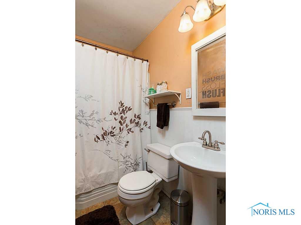 5109 Ancil Road Toledo, OH 43615 - Photo 7 of 15 Full Bath.