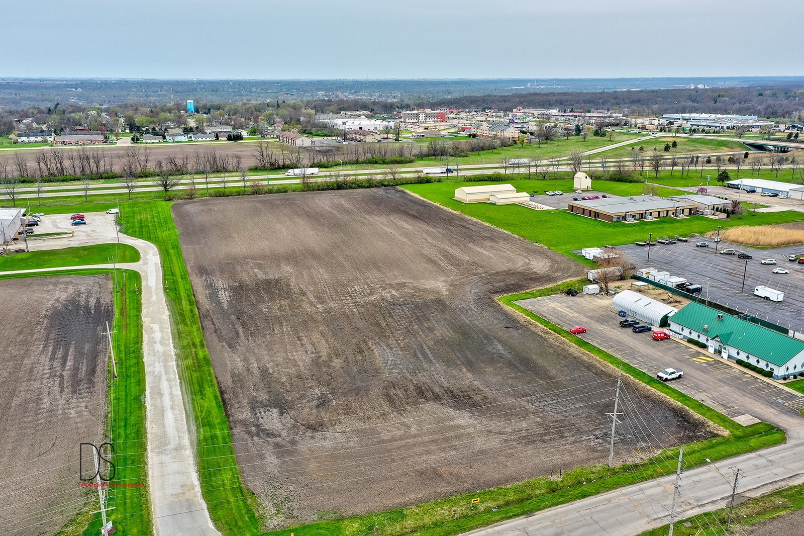 0 East Stevenson Road Ottawa, IL 61350 - Photo 4 of 10 a view of a city
