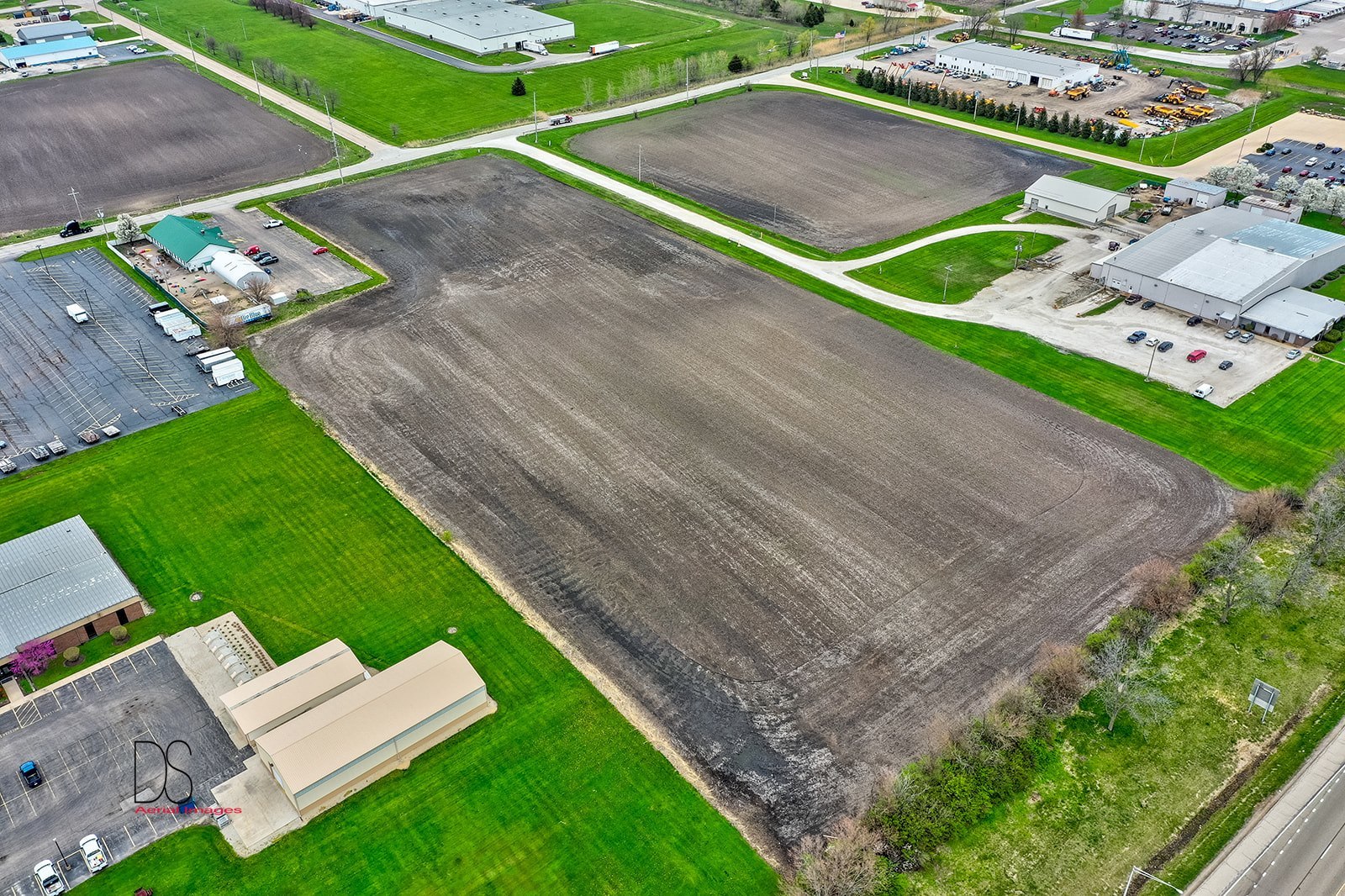 0 East Stevenson Road Ottawa, IL 61350 - Photo 6 of 10 an aerial view of a backyard