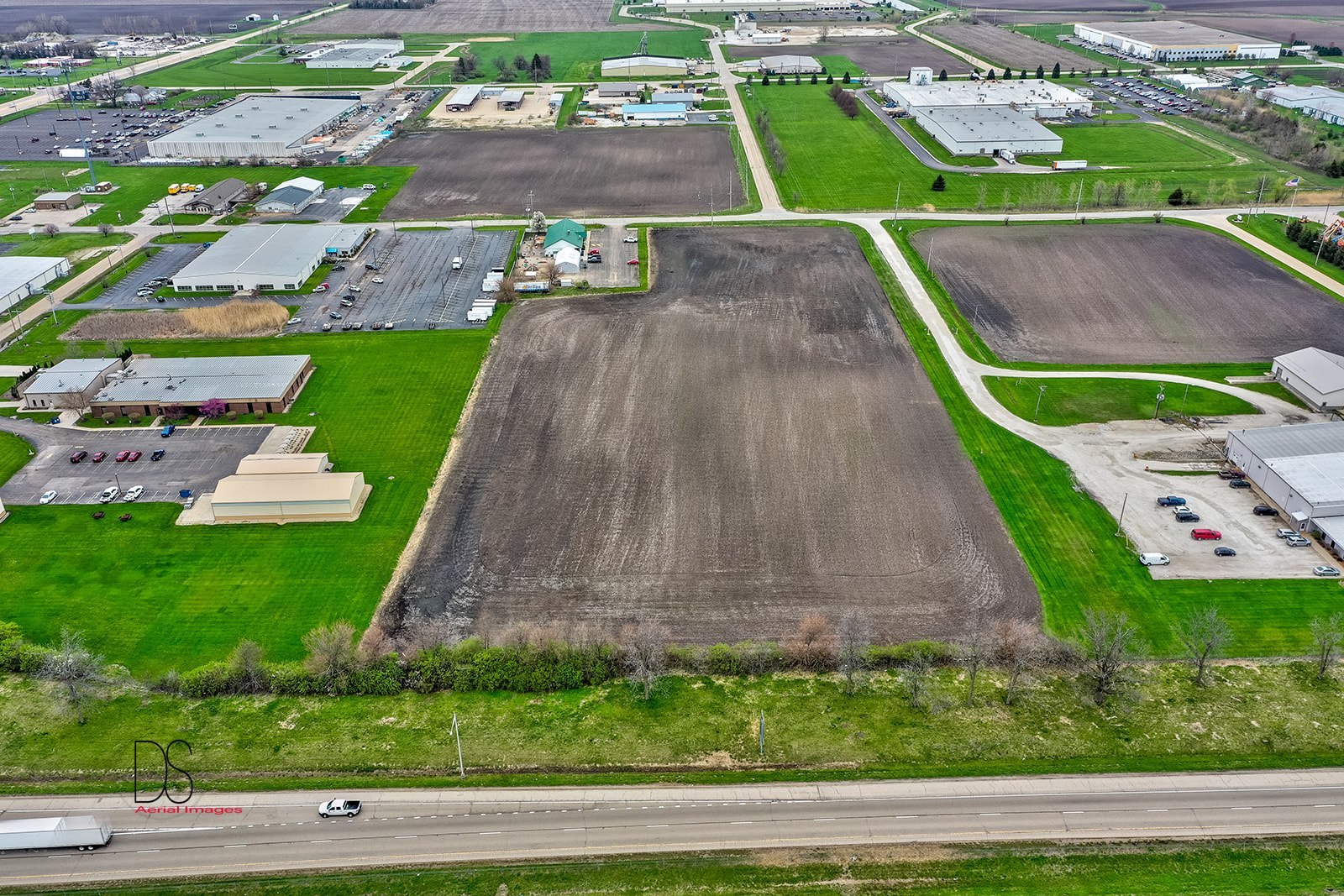 0 East Stevenson Road Ottawa, IL 61350 - Photo 7 of 10 an aerial view of a house with a garden