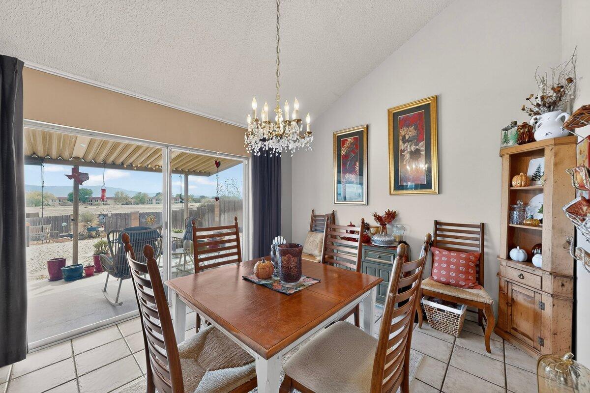 614 Lakeview Circle Southeast Rio Rancho, NM 87124 - Photo 6 of 21 Gallery Image 6