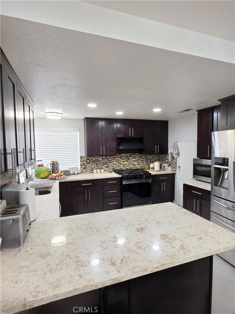 911 Homestead Road Corona, CA 92878 - Photo 5 of 24