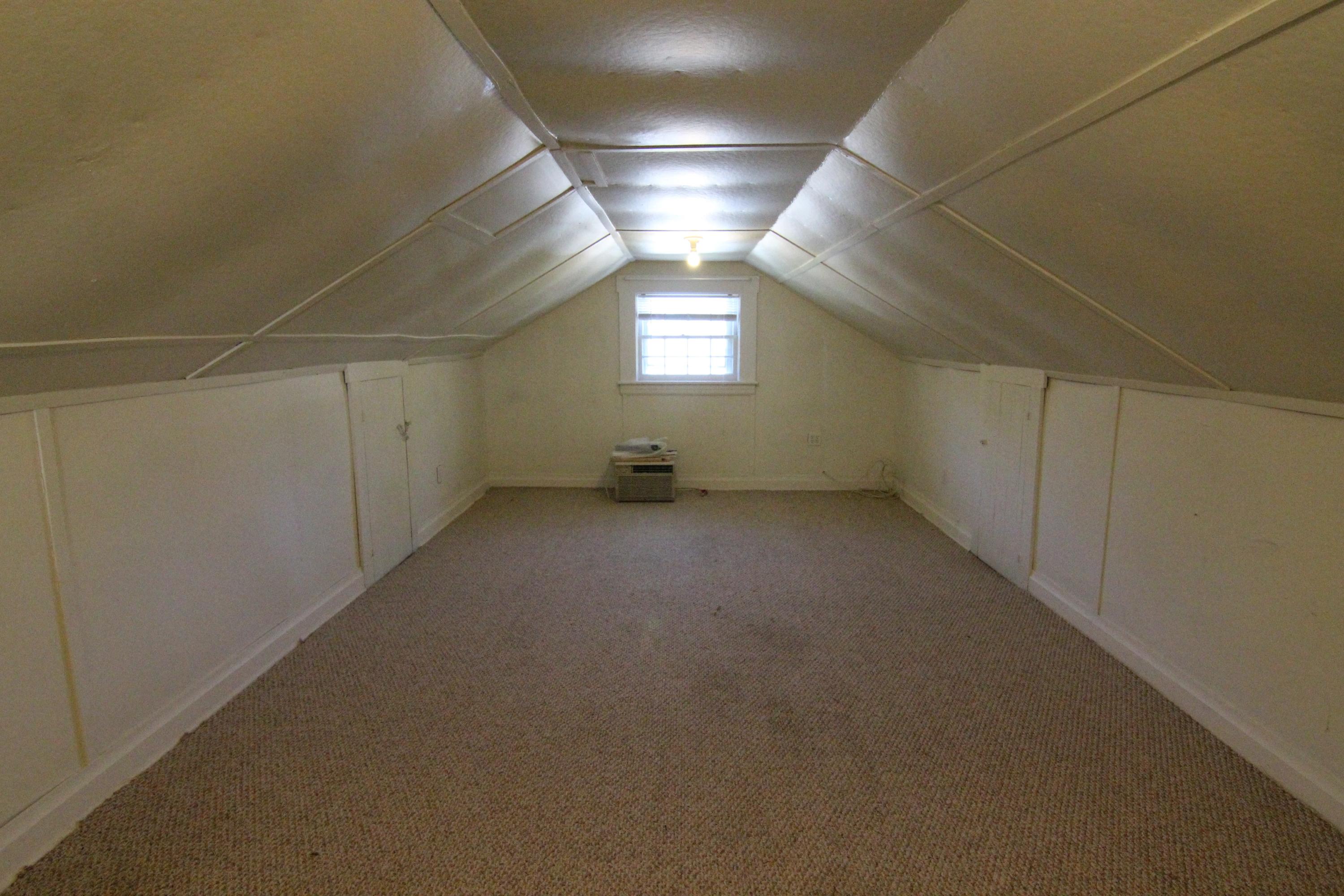 3655 Ventnor Road Southeast Roanoke, VA 24014 - Photo 19 of 27 an empty room with windows