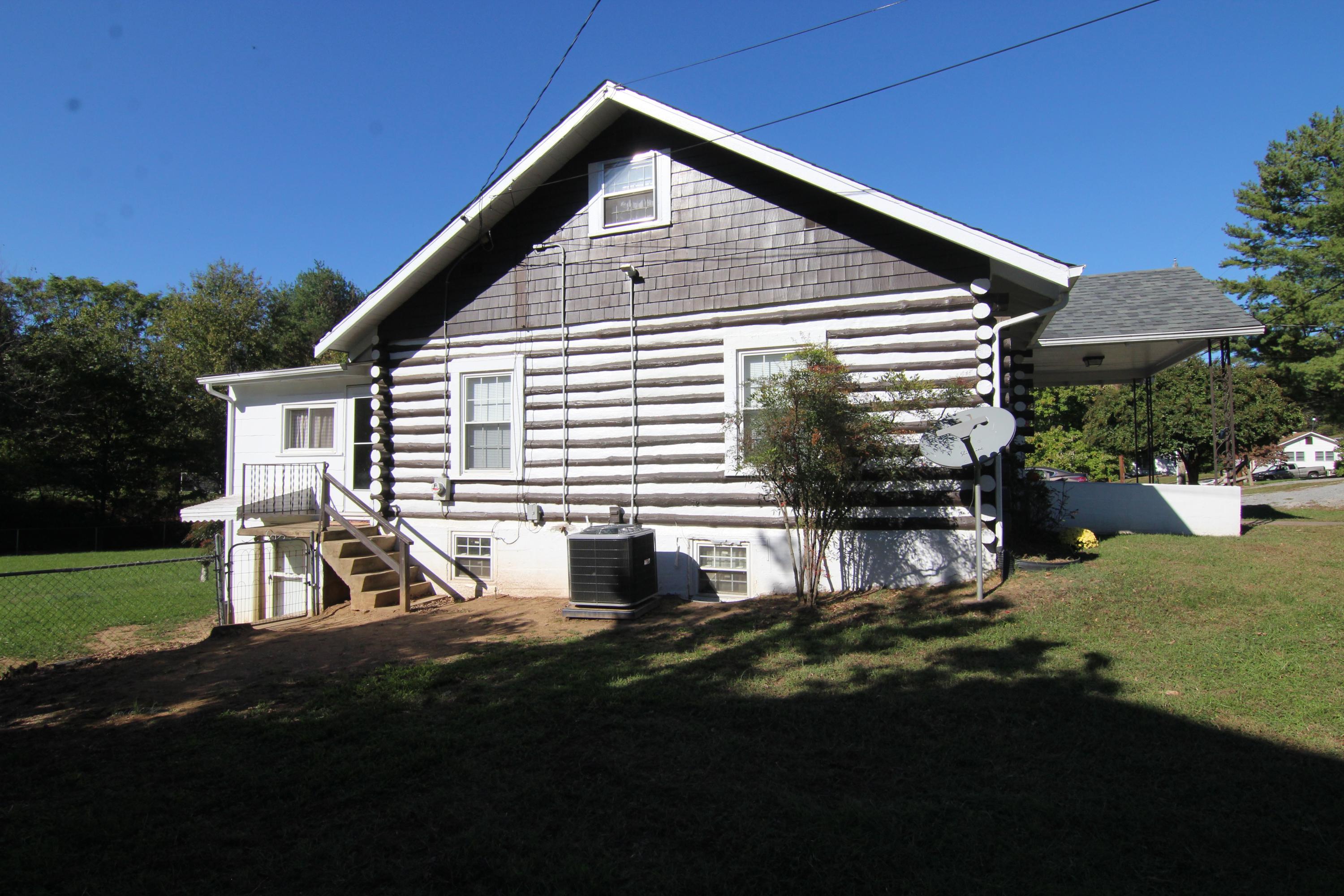 3655 Ventnor Road Southeast Roanoke, VA 24014 - Photo 23 of 27 a front view of a house with garden