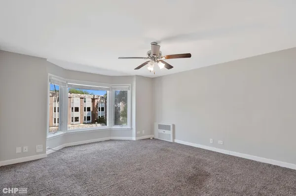 $2,900 | 201 Thames Parkway, Unit 2F, Park Ridge, IL 60068